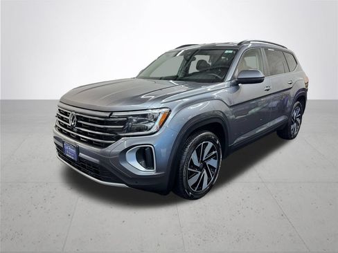 Used 2024 Volkswagen Atlas SE AWD/4WD image 2