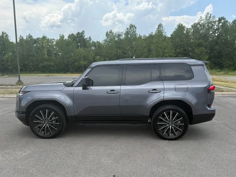 Used 2025 Lexus GX 550 w/ Accessory Package (2T) AWD/4WD image 8
