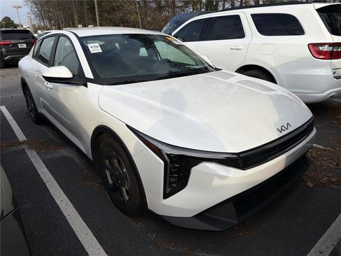 Used 2025 Kia K4 LXS image 7