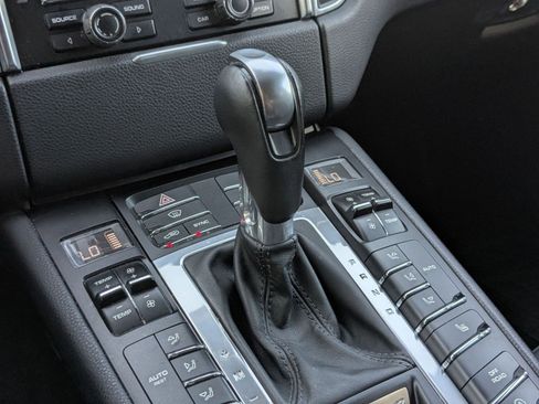 Used 2016 Porsche Macan S image 18