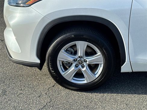 Certified 2023 Toyota Highlander L image 11