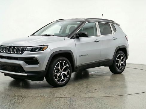 Used 2025 Jeep Compass Limited AWD/4WD image 3
