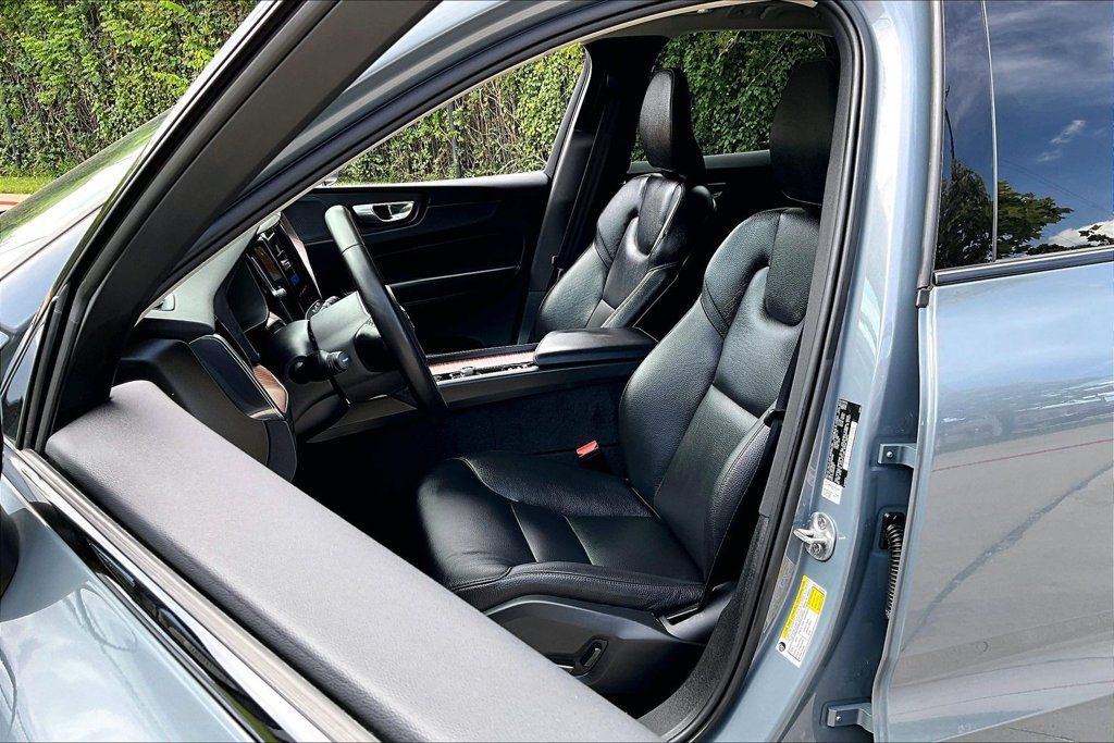 Used 2024 Volvo XC60 T8 Plus w/ Protection Package Premier AWD/4WD image 33