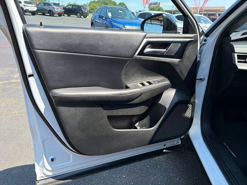 Used 2023 Mitsubishi Outlander SE AWD/4WD image 3