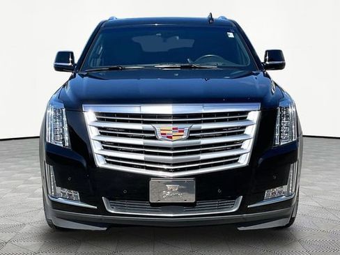Used 2019 Cadillac Escalade Platinum image 2