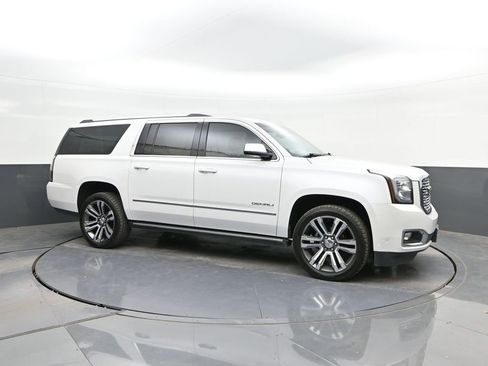 Used 2019 GMC Yukon XL Denali w/ Denali Ultimate Package AWD/4WD image 17