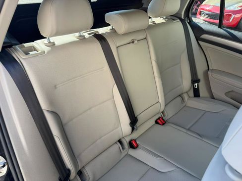 Used 2015 Volkswagen Golf TDI S image 33