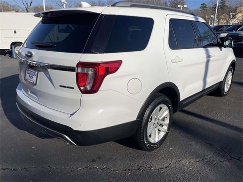 Used 2016 Ford Explorer XLT image 6