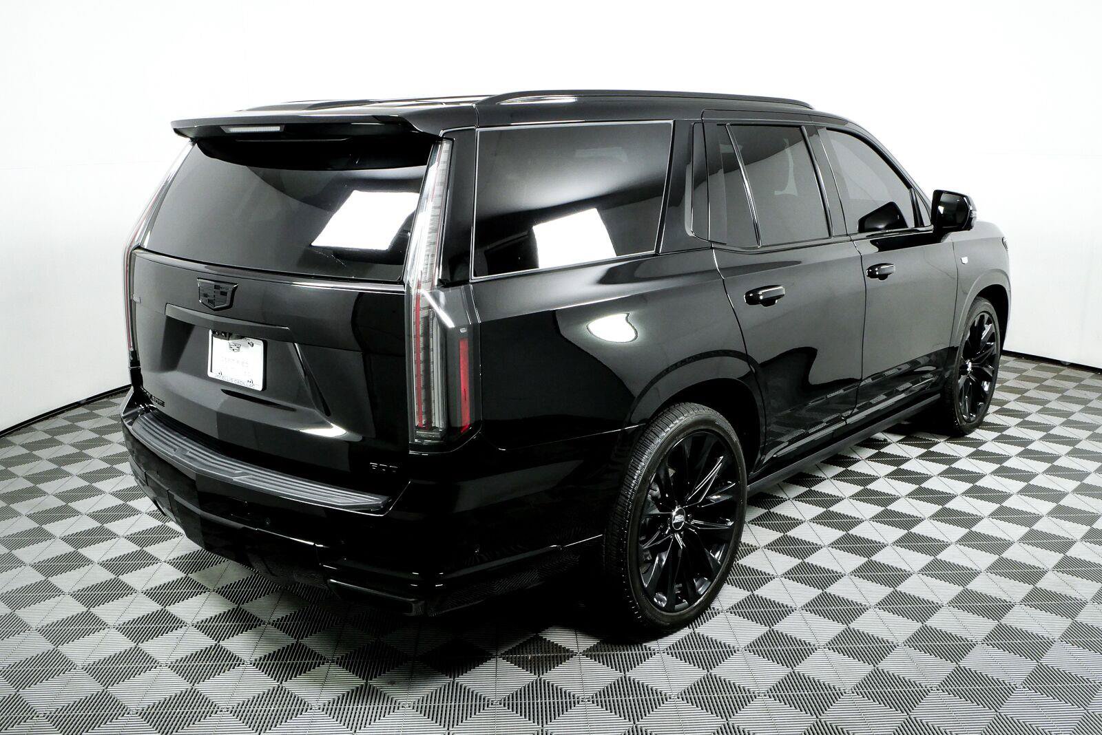 Used 2025 Cadillac Escalade Sport Platinum w/ LPO, ONYX Package AWD/4WD image 3