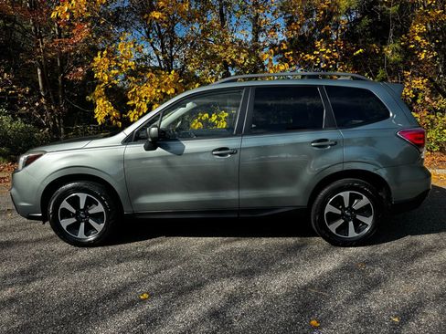 Used 2017 Subaru Forester 2.5i Premium w/ All-Weather Package image 2