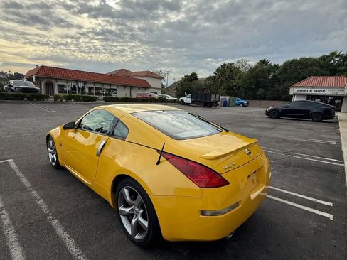 Used 2005 Nissan 350Z 35th Anniversary Edition w/ (N93) Cargo Convenience Pkg image 5