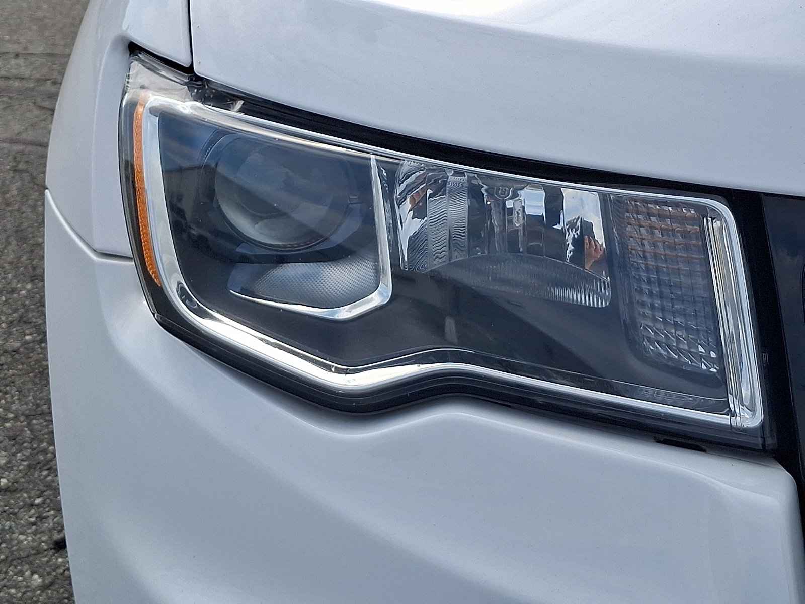 Used 2018 Jeep Grand Cherokee Limited AWD/4WD image 9