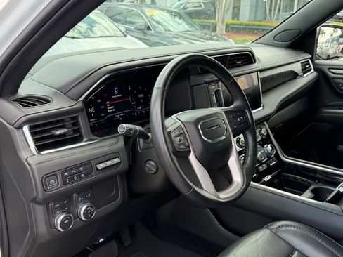 Used 2023 GMC Yukon Denali AWD/4WD image 12