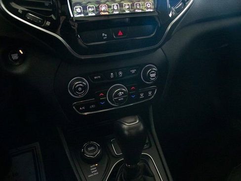 Used 2020 Jeep Cherokee Limited image 33