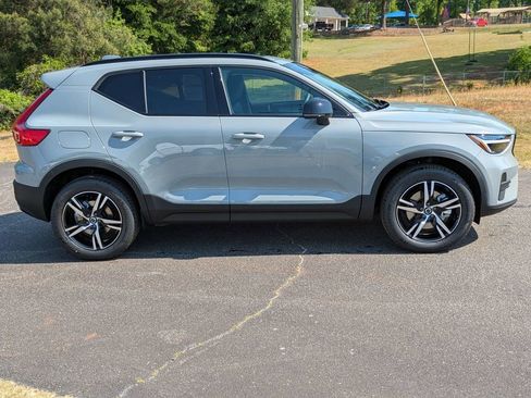 New 2026 Volvo XC40 B5 Core AWD/4WD image 7