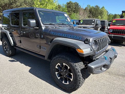 Used 2025 Jeep Wrangler Unlimited Rubicon 4xe w/ Convenience Group AWD/4WD image 5