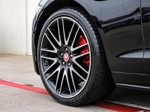 Used 2017 Jaguar XF S image 51