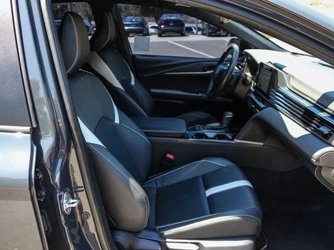 Used 2025 Toyota Camry SE w/ Convenience Package FWD image 17