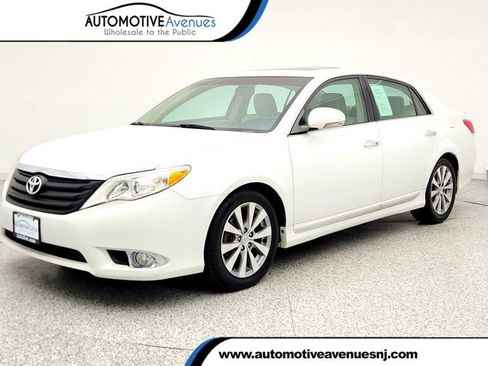 Used 2012 Toyota Avalon Limited FWD image 1