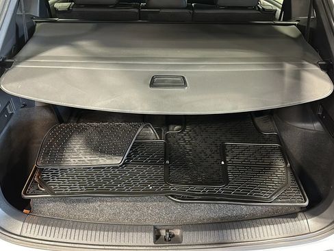 Used 2019 Volkswagen Tiguan SEL Premium R-Line w/ 3rd Row Seat Package AWD/4WD image 16