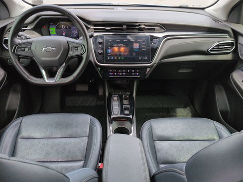 Certified 2022 Chevrolet Bolt EUV LT w/ Convenience Package FWD image 20