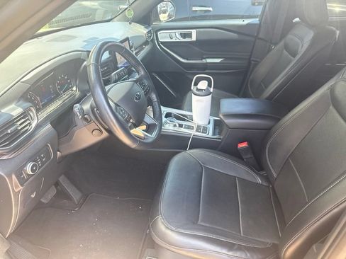 Used 2020 Ford Explorer Limited RWD image 4
