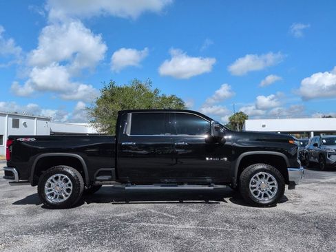 Used 2025 Chevrolet Silverado 2500 LTZ AWD/4WD image 3
