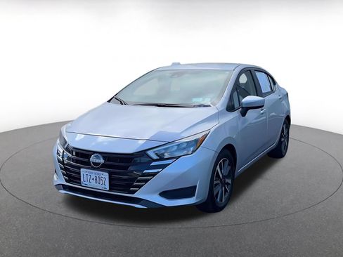 Used 2025 Nissan Versa SV FWD image 7