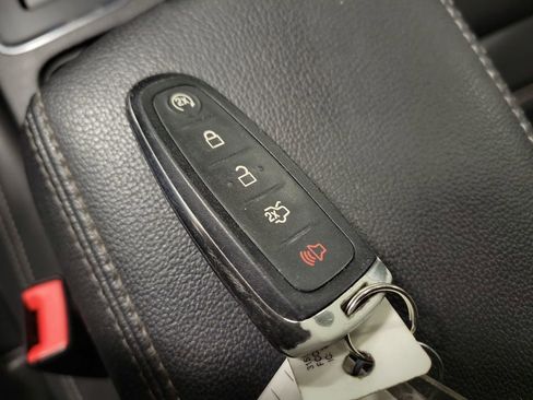 Used 2019 Ford Escape SEL AWD/4WD image 16