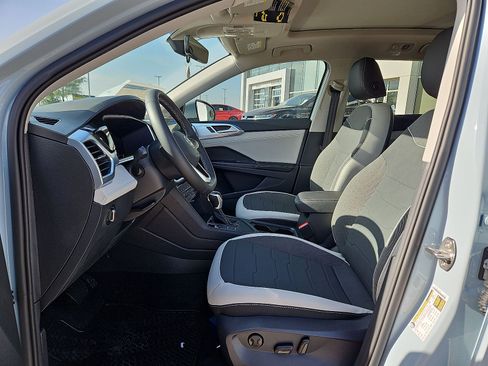 New 2027 Volkswagen Taos SE FWD image 16