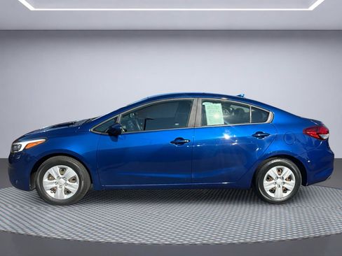 Used 2017 Kia Forte LX FWD image 3