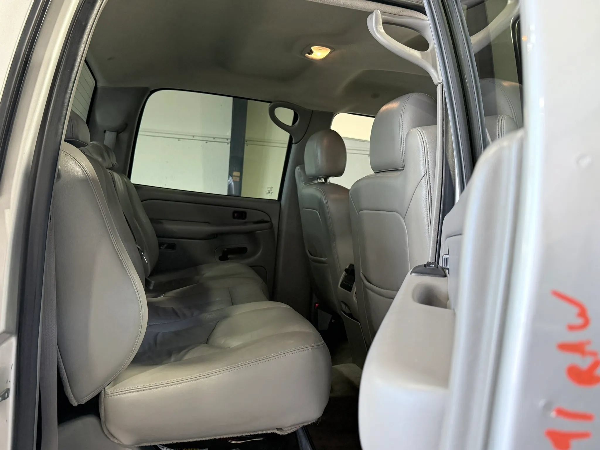 Used 2004 GMC Sierra 2500 SLT w/ Heavy-Duty Power Package AWD/4WD image 16