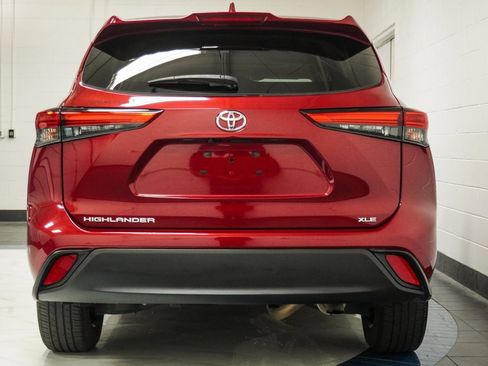 Used 2023 Toyota Highlander XLE image 40