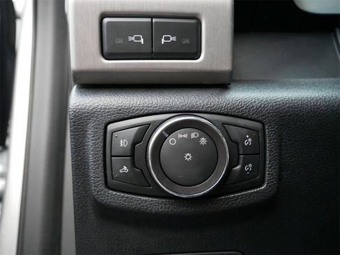 Used 2016 Ford F150 Platinum w/ Equipment Group 701A Luxury image 16