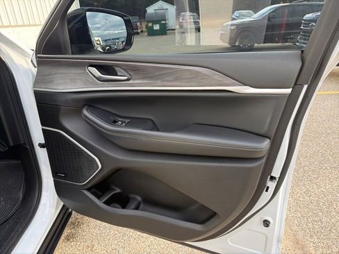 Used 2022 Jeep Grand Cherokee L Limited image 41