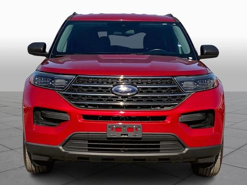 Used 2022 Ford Explorer XLT image 3