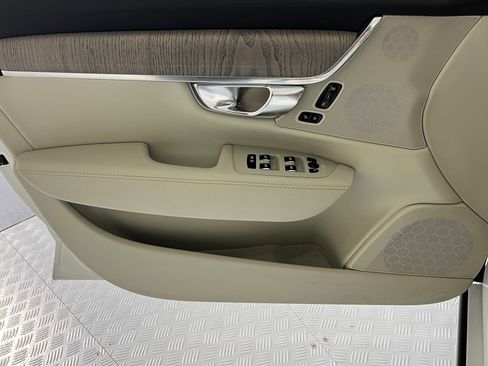 Used 2025 Volvo S90 B6 Plus image 12