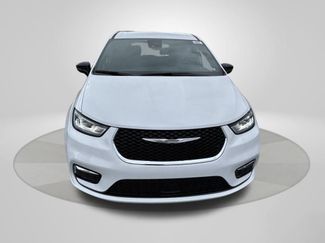 New 2026 Chrysler Pacifica Select video 2