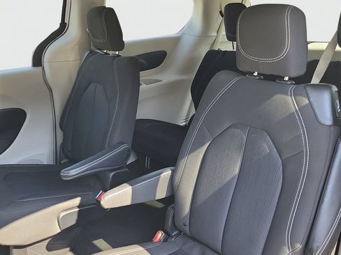 Used 2023 Chrysler Voyager LX FWD image 33