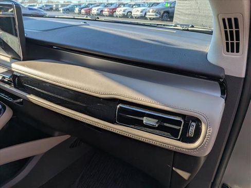 Certified 2023 Lincoln Nautilus AWD w/ Premium Package image 12