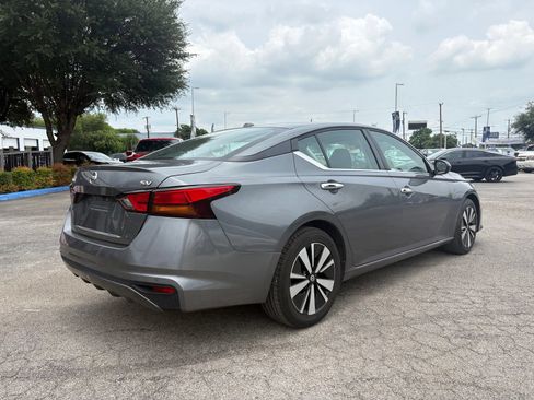 Used 2022 Nissan Altima 2.5 SV FWD image 3