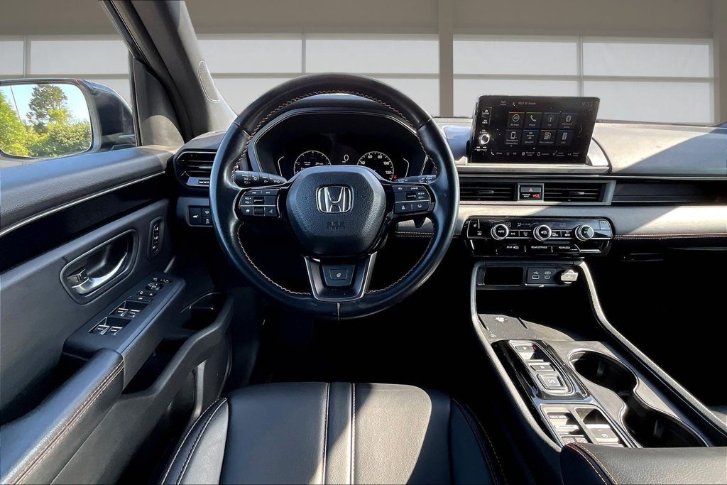 Used 2025 Honda Pilot TrailSport image 5