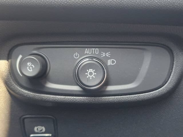 Used 2024 GMC Terrain SLE w/ Driver Convenience Package FWD image 22