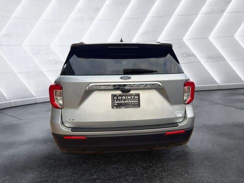 Used 2022 Ford Explorer XLT image 4