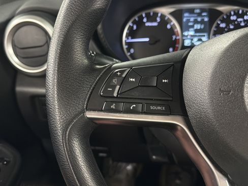 Used 2022 Nissan Versa S w/ Trunk Package FWD image 22