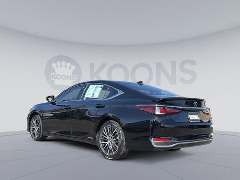 Used 2022 Lexus ES 300h w/ Premium Package image 4