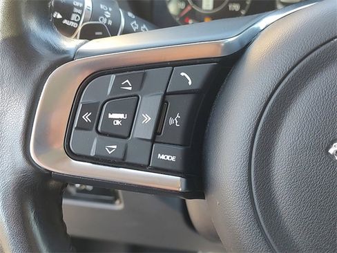 Used 2019 Jaguar F-PACE Portfolio image 23