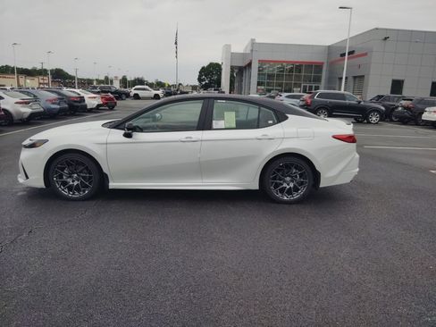 New 2026 Toyota Camry Hybrid AWD/4WD image 4