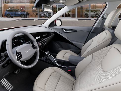 New 2025 Kia Niro EX Touring image 17