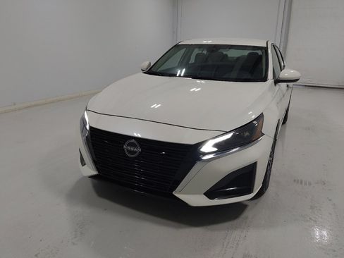 Used 2023 Nissan Altima 2.5 SV FWD image 15